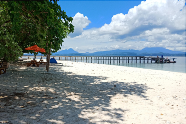 Yuk, Pelesir ke Pantai Lihaga di Minahasa Utara yang Indah