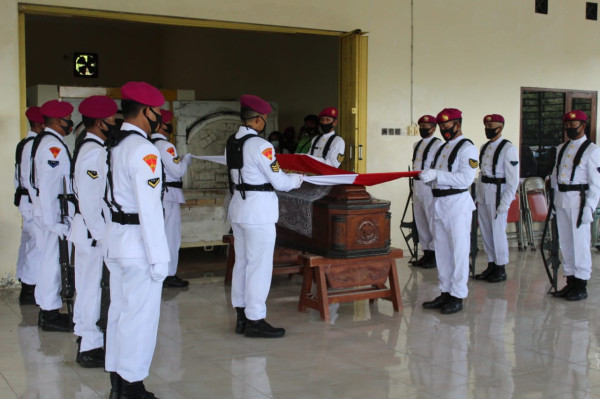 Jenazah Pengangkat Tujuh Pahlawan Revolusi Pelda KKO Evert Julius Dikremasi