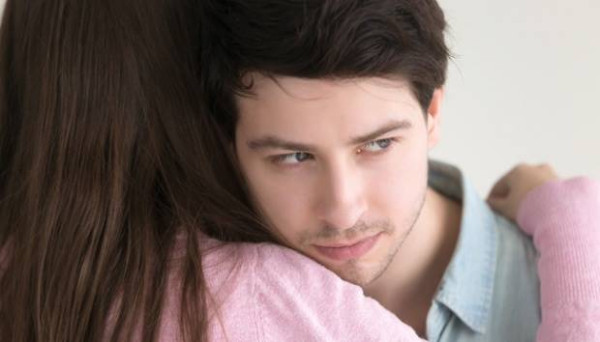 6 Alasan Kamu Kena Ghosting, Menurut Para Cowok