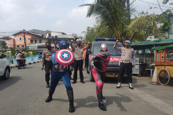 Tokoh Superhero Avengers Muncul di Pasar Muara Angke, Ada Apa?