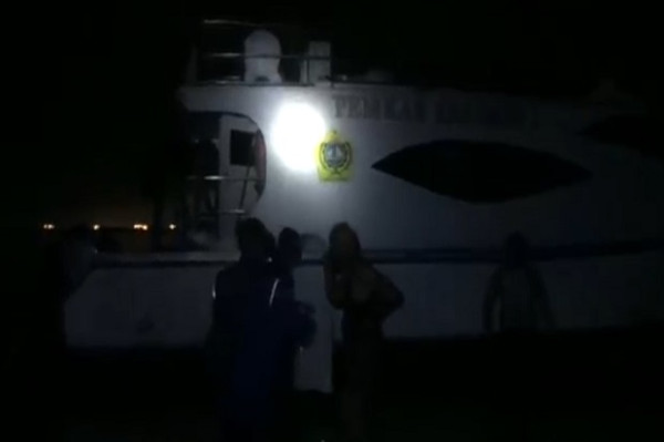 Mau Jemput Bupati, Kapal Pemkab Karimun Tabrak Karang