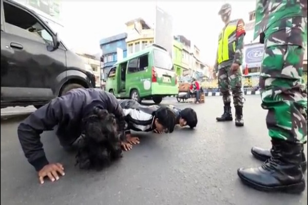 Bandel di Tempat Umum, Sejumlah Pemuda di Bandar Lampung Disanksi