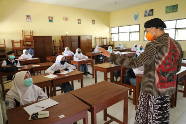 Gamblang Jelaskan Protokol Kesehatan, Siswi Yatim Piatu Ini Langsung Dapat Laptop