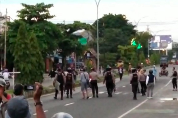 Bentrokan Pecah di Sorong Papua, Warga Saling Serang dengan Senjata Tajam