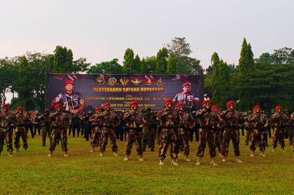Terima Tongkat Komando, Brigjen TNI M. Hasan Resmi Jadi Danjen Kopassus