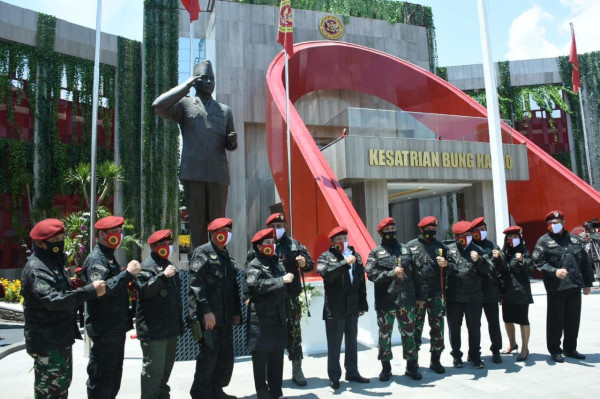 Dankormar Mayjen TNI Suhartono Diangkat Menjadi Warga Kehormatan BIN