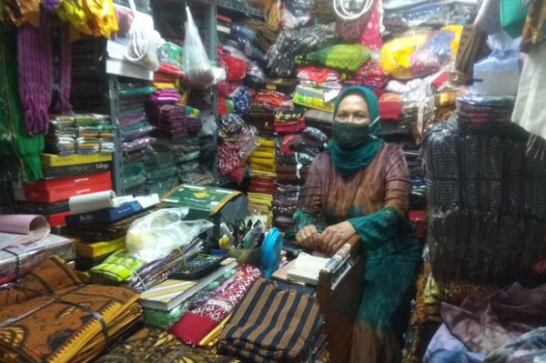 Pasar Klewer Panggung Perempuan Lincah Berbisnis