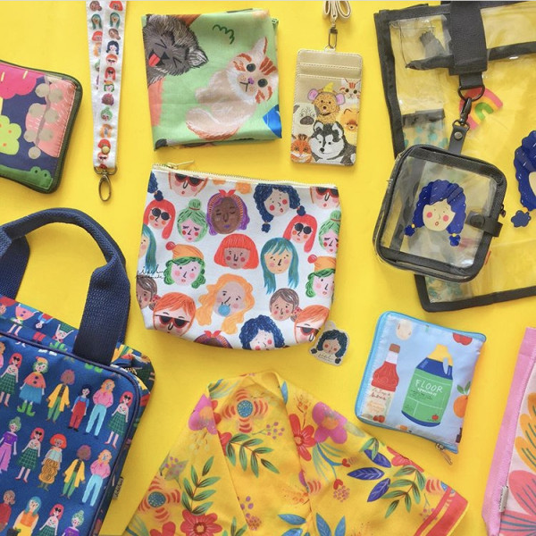 Produk-Produk Fashion Merek Lokal dengan Gaya Doodle Menarik, Gak Pasaran!