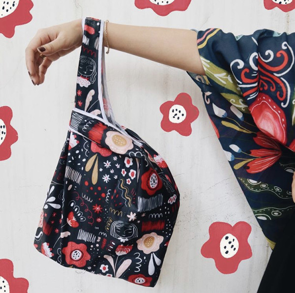 Produk-Produk Fashion Merek Lokal dengan Gaya Doodle Menarik, Gak Pasaran!