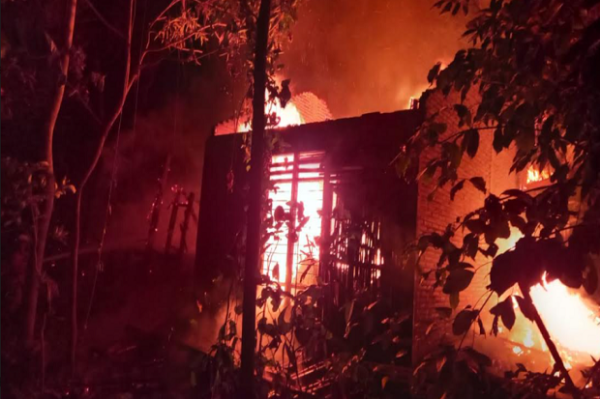 Dua Rumah Warga Salatiga Ludes Terbakar, Kerugian Ditaksir Rp100 juta