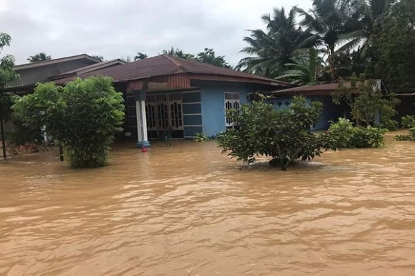 Banjir 2 Meter Rendam Ratusan Rumah Warga di Marbau