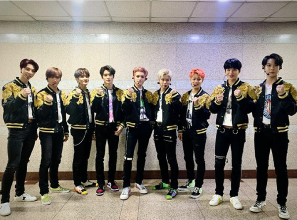 Suka Lupa Diri? Ini 7 Cara Seimbangkan Fangirling dan Pekerjaan
