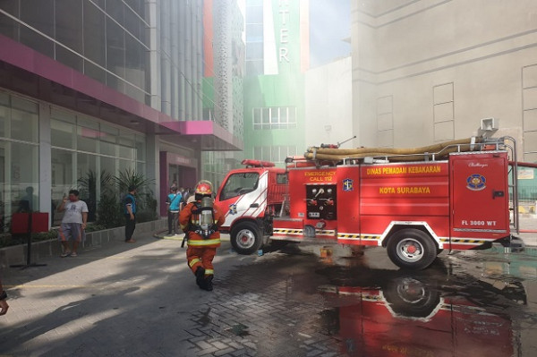 Parkir Lantai Dasar RSUD dr Soetomo Tiba-tiba Terbakar
