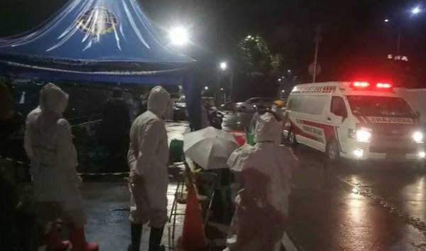 Pasien Membludak, Begini Kesaksian Sopir Ambulans yang Antre 2 Km saat Masuk Wisma Atlet