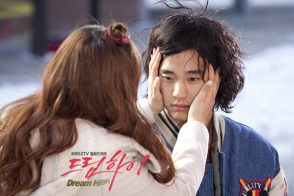 Begini Kehidupan Kim Soo Hyun Sebelum Sukses dengan It's Okay to Not Be Okay