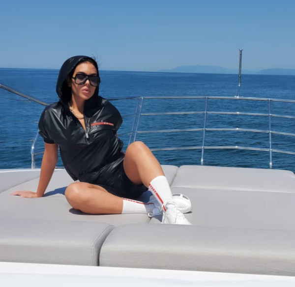 Pegang Duit Belanja Rp1,5 Miliar Per Bulan, Berapa Harga Outfit Georgina?
