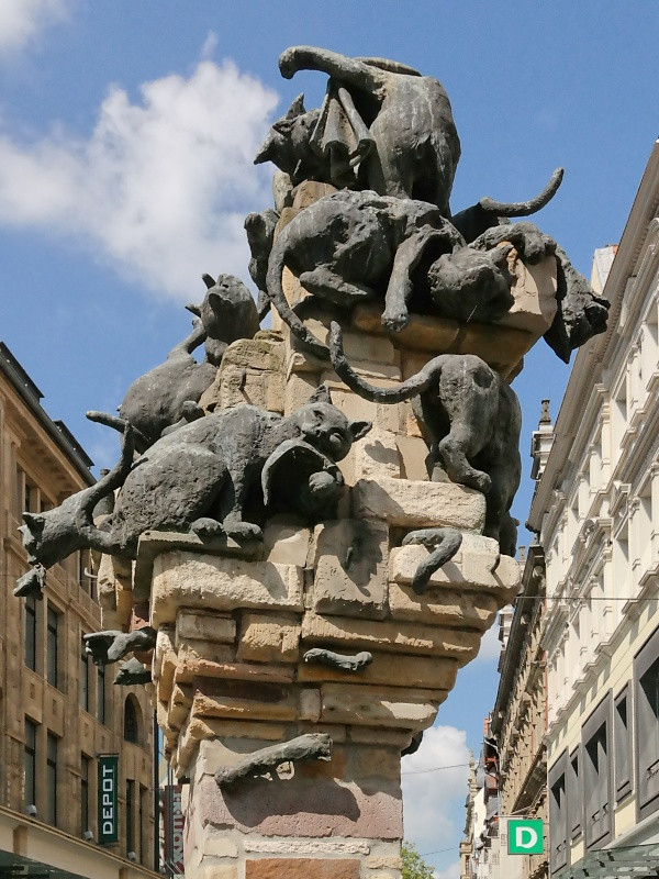 10 Monumen dan Museum untuk Para Legenda Kucing