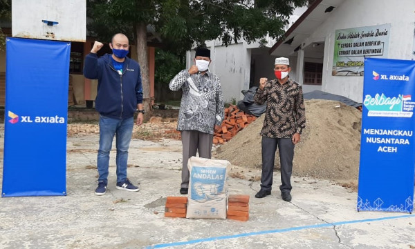 Karyawan XL Axiata Berbagi Ilmu Hadapi Tantangan Zaman ke Siswa Aceh