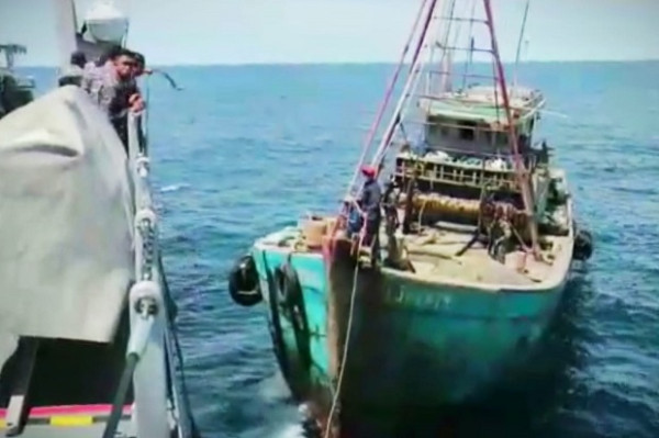 2 Kapal Ikan Vietnam Disergap KRI Usman Harun-359 di Natuna Utara