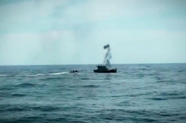 2 Kapal Ikan Vietnam Disergap KRI Usman Harun-359 di Natuna Utara