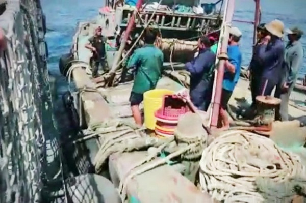 2 Kapal Ikan Vietnam Disergap KRI Usman Harun-359 di Natuna Utara