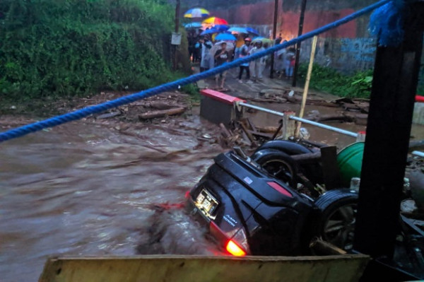 Banjir Bandang Terjang Cicurug Sukabumi