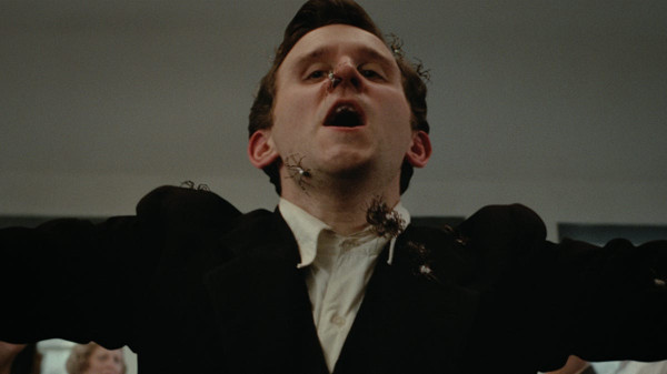 4 Perbedaan Film The Devil All The Time dengan Bukunya