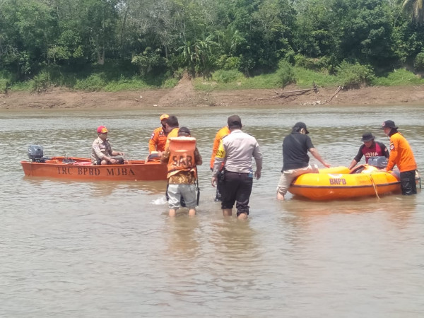 Korban Tenggelam di Lawang Wetan Belum Ditemukan, Pihak Keluarga Diminta Sabar
