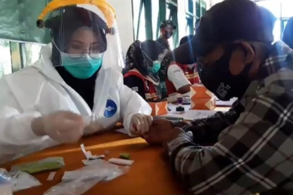 Warga Cianjur Sambut Antusias Baksos dan Rapid Test yang Digelar Pusterad