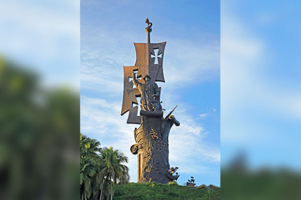 10 Patung Terjangkung di Dunia, Cara Hormati Tokoh Monumental