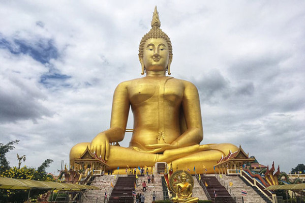 10 Patung Terjangkung di Dunia, Cara Hormati Tokoh Monumental