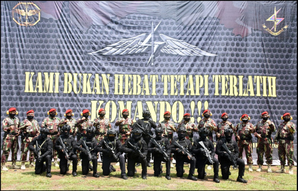 Danjen Kopassus Mayjen TNI Mohamad Hasan Terima Brevet Anti Teror Sat-81