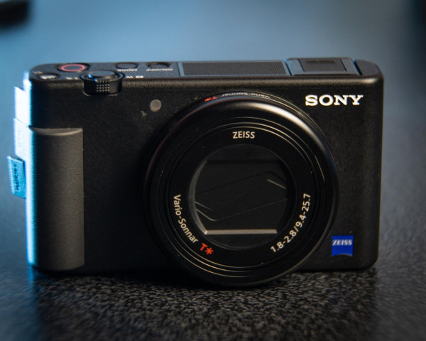 No Debat, Sony ZV-1 Adalah Kamera Vlogging Terbaik 2020!