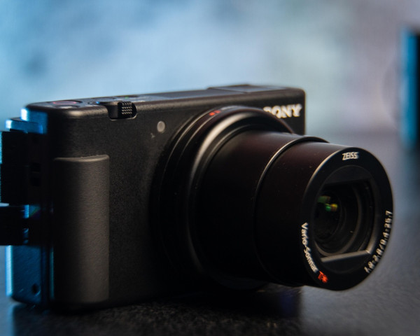 No Debat, Sony ZV-1 Adalah Kamera Vlogging Terbaik 2020!