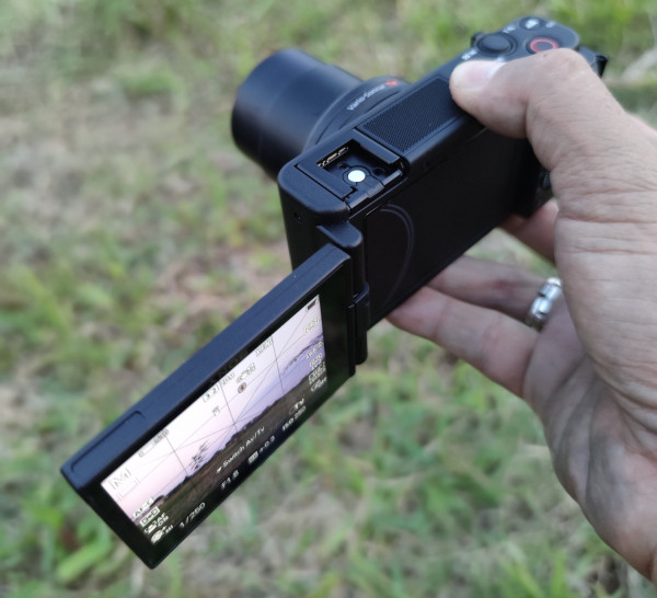 No Debat, Sony ZV-1 Adalah Kamera Vlogging Terbaik 2020!