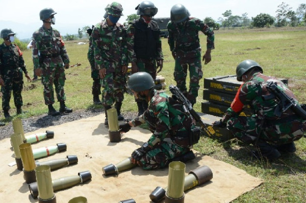 Prajurit Yonarmed 4/GS Latihan Tembak Canon 105 di Batujajar, Ini Pesan Kasdam