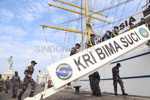 KRI Bima Suci Bawa Taruna dan Taruni AAL Keliling Indonesia