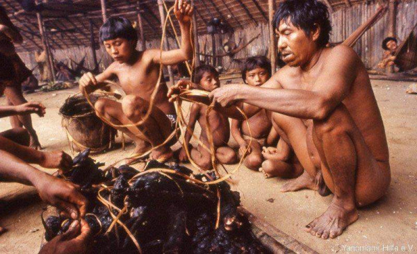 6 Ritual Mistis Unik di Dunia, dari Simpan Mayat sampai Makan Abu Jenazah