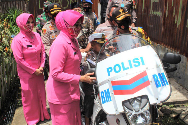 Kirim Video ke Kapolda Sulsel, Mimpi Bocah Penderita Leukemia Pakai Baju Polisi Terwujud