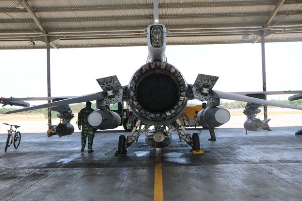 Jet-jet Tempur TNI AU Dari 3 Skadron Udara Bombardir Lumajang