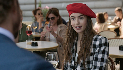Dari Why Selling Sunset sampai Emily in Paris, Ini Acara Paling Bergaya di Netflix