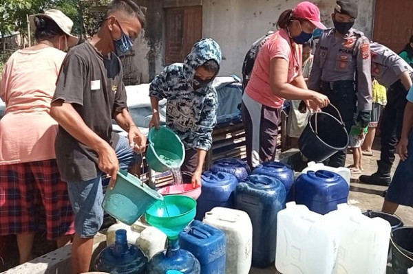 Krisis Air Bersih, Polres Sragen Bantu Warga Kecamatan Tangen