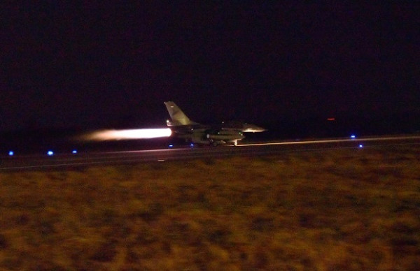 Tengah Malam Jet-jet Tempur TNI AU Bombardir Lumajang