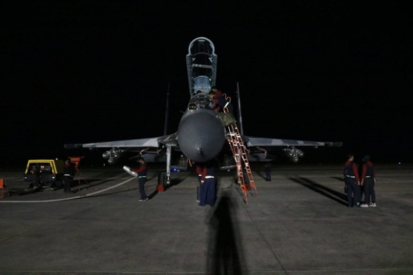 Tengah Malam Jet-jet Tempur TNI AU Bombardir Lumajang