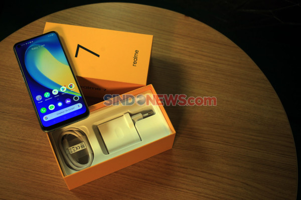 Menyandingkan realme 7 vs Vivo V20 SE, Siapa Lebih Baik?