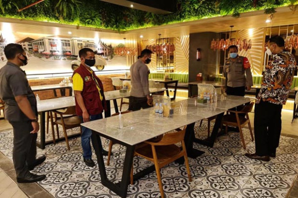 Pemkab Bekasi Larang Usaha Kuliner Layani Makan di Tempat