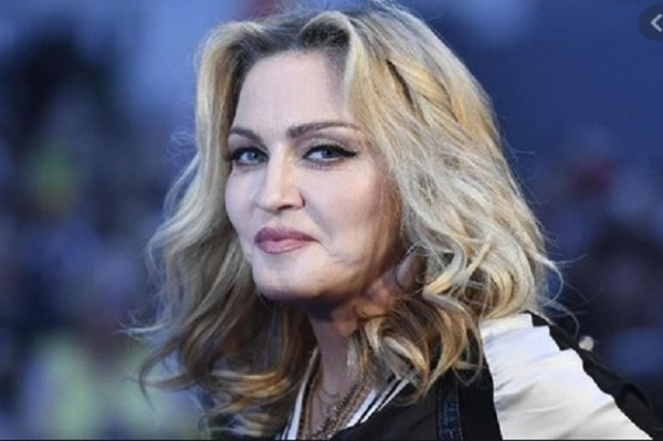 Positif Corona, 15 Artis Hollywod Ini Ceritakan Pengalaman Pahitnya