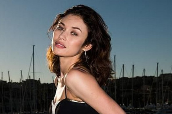 Positif Corona, 15 Artis Hollywod Ini Ceritakan Pengalaman Pahitnya