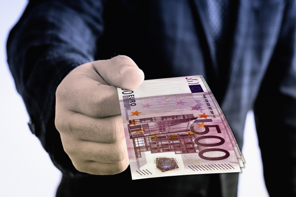 Tips Aman Memotret Orang Saat dalam Perjalanan