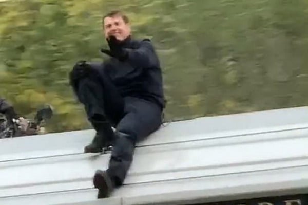 Total buat Mission: Impossible 7, Tom Cruise Lakukan Aksi Mencengangkan di Atas Kereta